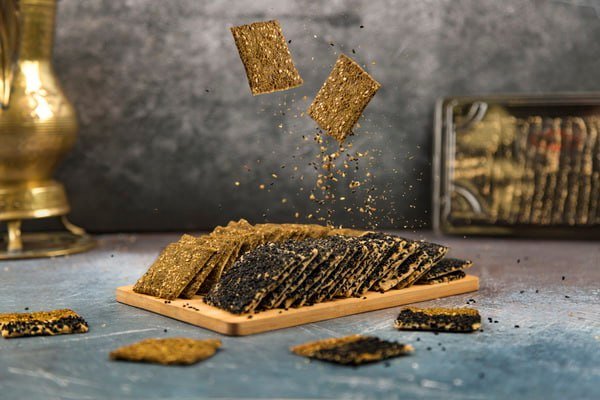 علبة بسكت زعتر وسمسم